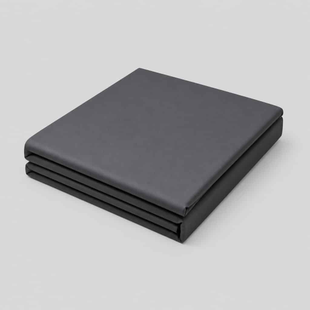 Drap plat en percale de coton gris anthracite plié