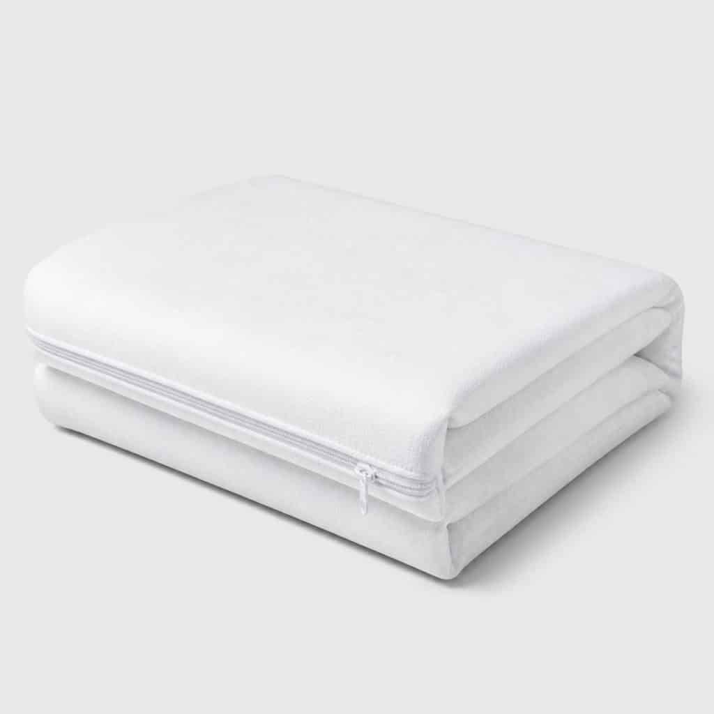 Housse de matelas anti-punaise de lit pliée