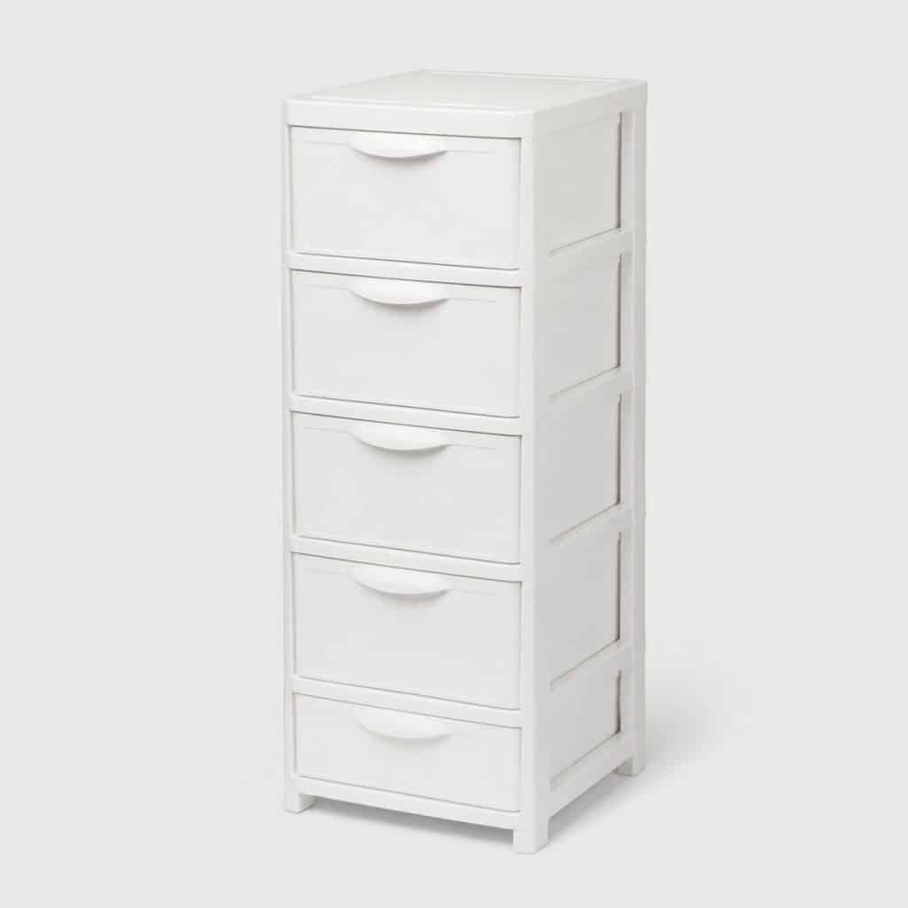 Tour de rangement en plastique blanc à 5 tiroirs dans un atelier